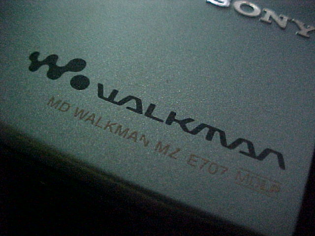 An image of my MZ-E707 Minidisc Walkman by the MVC-FD75